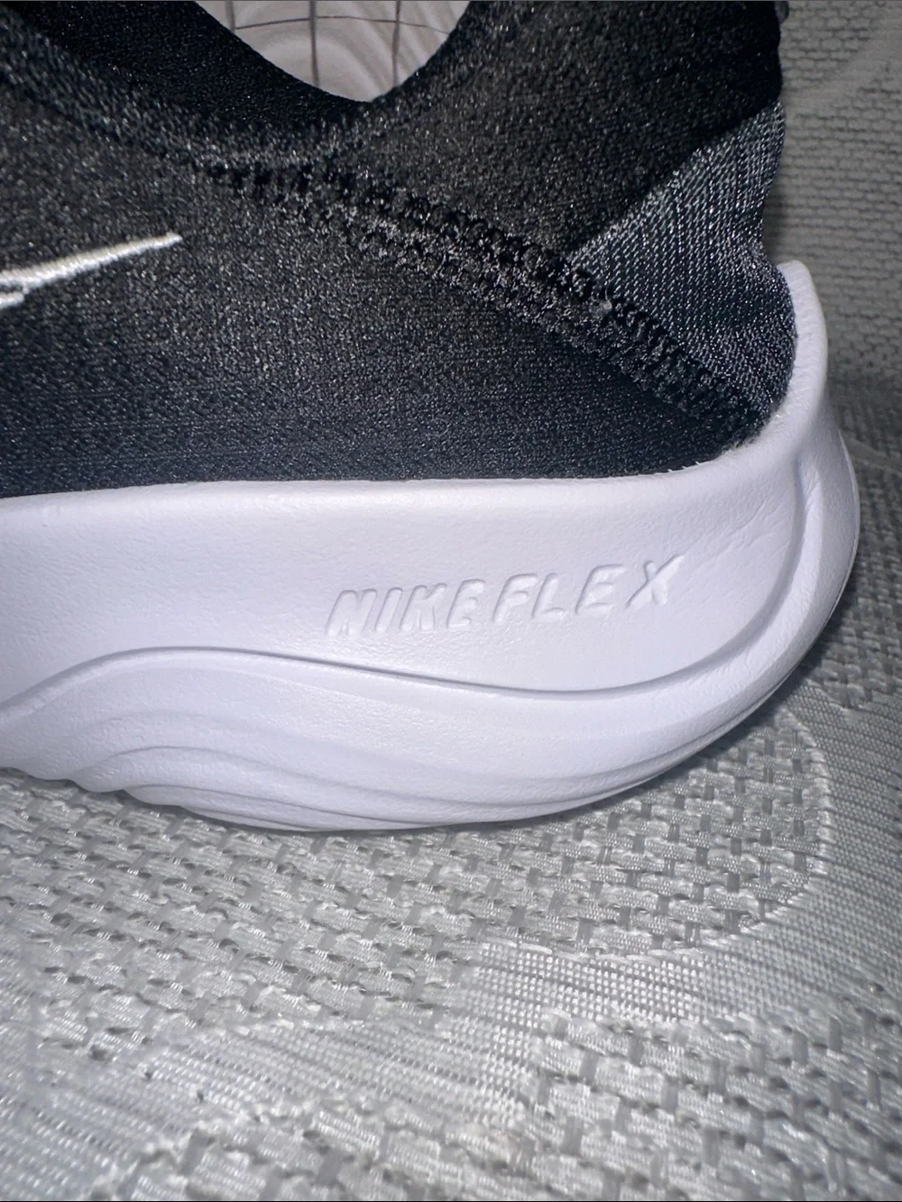 Nike Flex Experience Run 11 Black White Silver Running Shoes Women's Size 7.5 - Picture 8 of 8